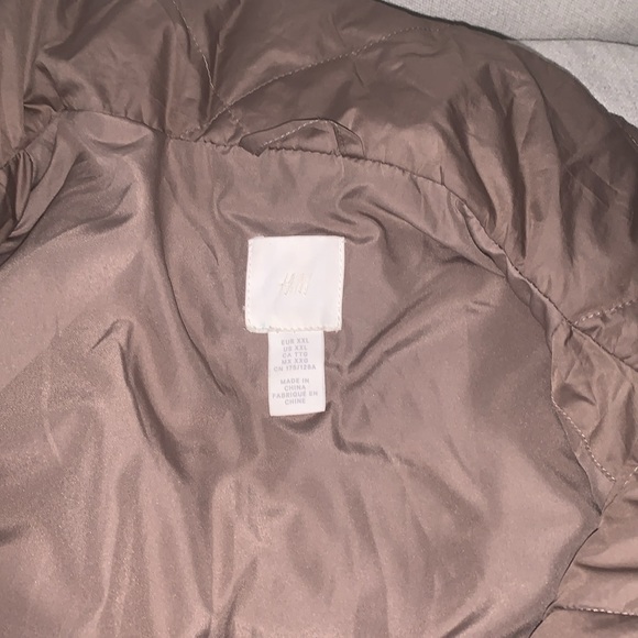 H&M size XXL long quilted puffer coat has pockets and snap slits on sides, beige - Picture 8 of 10